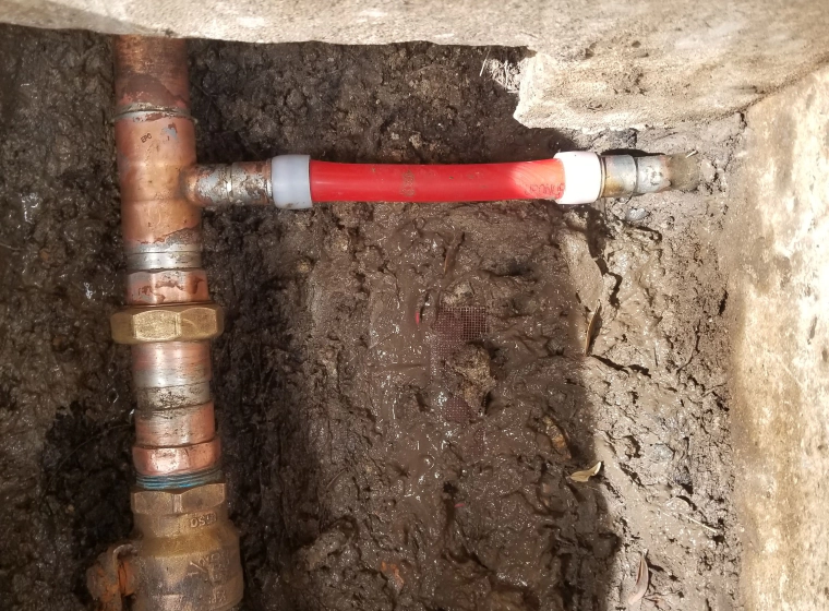exposed copper pipes with heat indicated tube